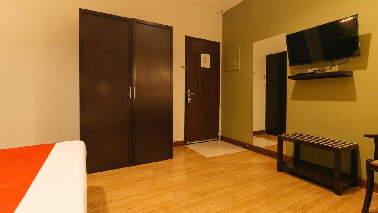 Reddoorz @ Gardenview Hotel Gtower アンヘレス エクステリア 写真